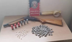 Arma e drogas apreendidas em ação da polícia militar em Santa Luzia 