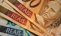 Dinheiro (cédulas de 100 e 50 reais)