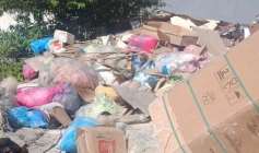 Descarte de resíduos sólidos no bairro Itararé, em Campina Grande