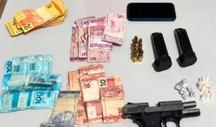 Arma e drogas apreendidas pela polícia militar 