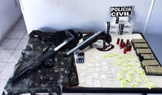 Drogas e armas apreendidas pela polícia civil em Cabedelo 