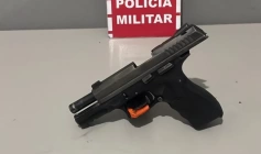 Pistola apreendida pela polícia militar no município de Bayeux 