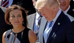 Dina Powell McCormick ao lado de Trump