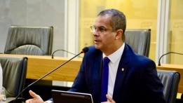 Gervásio Maia participando de reunião em Brasília