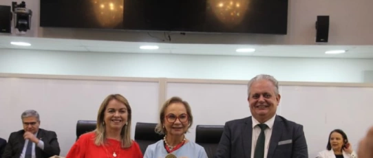 Bosco Carneiro propõe e ALPB concede Medalha Epitácio Pessoa à promotora Rosane Araújo