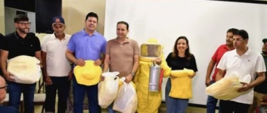 Secretária Pollyanna entrega EPIs e reforça apoio à apicultura no município de Prata
