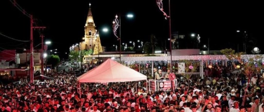 São José de Piranhas reúne multidão em Praça Pública para celebrar o Réveillon 2026