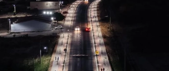 Bal Lins e Chico Mendes entregam nova pista de caminhada em parceria com o Estado