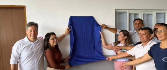 Ao lado da prefeita Corrinha, Júnior Araújo participa da inauguração de escola no distrito de Engenheiro Ávidos, em Cajazeiras