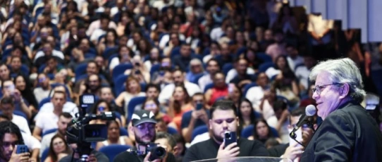 João Azevêdo empossa mil novos professores da Rede Estadual e destaca avanços na Educação da Paraíba