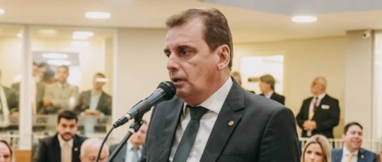 Na tribuna, Chico Mendes aponta Lucas Ribeiro como nome de peso para o comando do Estado