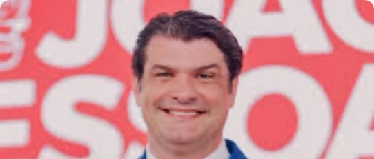 Reunião convocada por Léo Bezerra reúne maioria dos vereadores, mas registra sete ausências