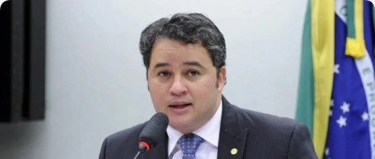 Efraim assume PL e consolida projeto político para 2026