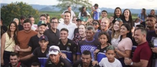 Gervásio Maia anuncia R$ 1,5 milhão para novo ginásio durante final do campeonato em São Bentinho