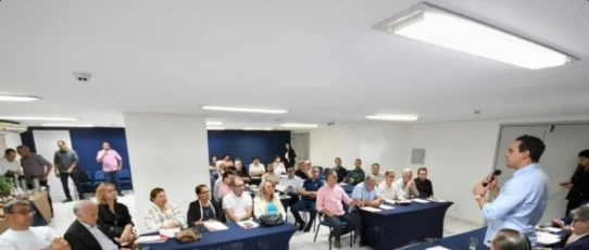 Lucas Ribeiro reúne base aliada e apresenta ações emergenciais no estado