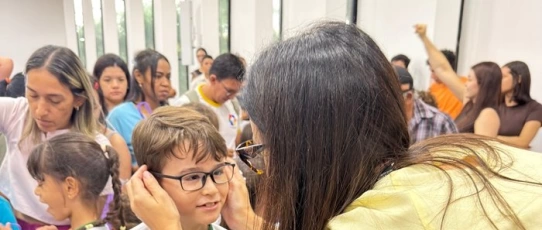 Em Sousa, gestão Helder Carvalho fortalece inclusão educacional com entrega de óculos gratuitos a alunos da rede municipal de ensino