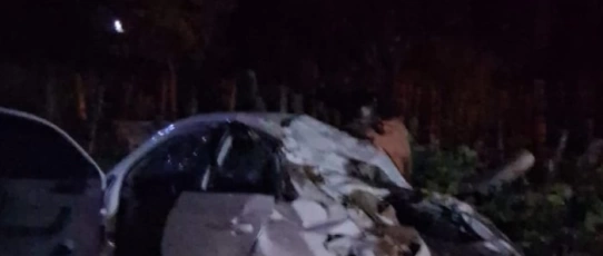 Carro sai da pista em curva e deixa sousenses feridos na região de São João do Rio do Peixe