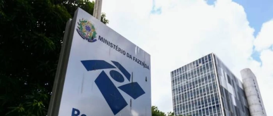 Receita paga nesta sexta R$ 16 bilhões no maior lote de restituição do Imposto de Renda da história