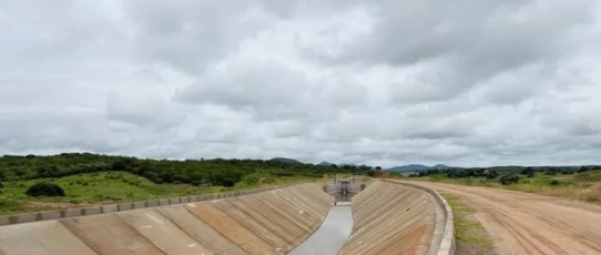 Detonação em obra da Transposição lança pedras e danifica 45 casas em Uiraúna; Governo Federal investiga falha