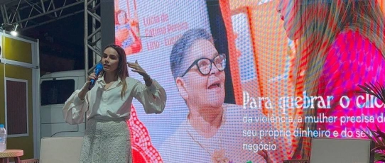 Camila Mariz, primeira dama do Estado emociona Sousa ao compartilhar trajetória e denunciar violência doméstica em palestra na ExpoSousa
