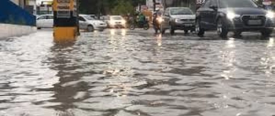 João Pessoa acumula 61 mm de chuva em 12h, tem voo desviado e segue sob alerta do Inmet