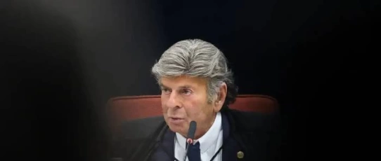 Fux manda Senado informar registros sobre Vorcaro e esposa de Moraes