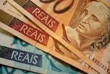 Dinheiro (cédulas de 100 e 50 reais)