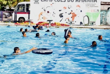 Festival aquático para 300 alunos