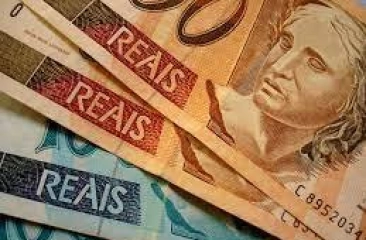 Dinheiro (cédulas de 100 e 50 reais)