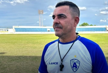 Treinador Evandro Guimarães