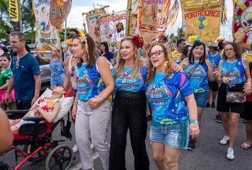 Primeira-dama do Estado prestigia desfile do Bloco Portadores da Folia e destaca ações do Governo para fortalecer inclusão na Paraíba