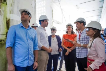 Lucas em visita as obras da Ponte do Futuro