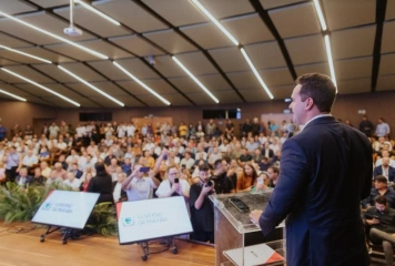 Governador em exercício Lucas Ribeiro 