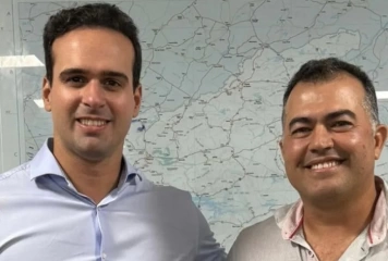 Lucas Ribeiro ao lado de Neto Nepomuceno