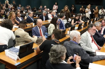 Votação da PEC do fim da 6x1 na CCJ da Câmara