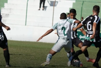 Jogadores do Sousa e Central 