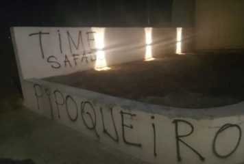 Pichação no Centro de Treinamento da Maravilha do Contorno