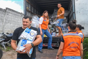 Entrega de ajuda humanitária aos atingidos pelas chuvas