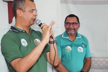 Deputado estadual Jutay Meneses visitando a Colônia de Pescadores Z-6, em Bayeux