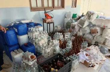 Interdição de fábrica clandestina de cachaça