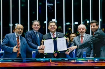 Presidente Lula, promulga Pec 