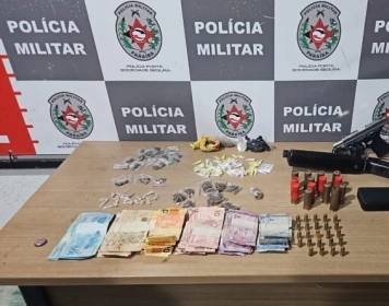 Armas e drogas apreendidas pela polícia militar em João Pessoa 