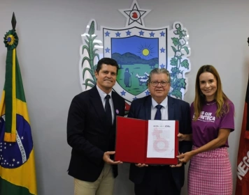 Governador assina protocolos com Aena para campanha de combate à violência contra a mulher em aeroportos no Carnaval