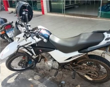 Moto recuperada pela polícia militar em Bonito de Santa Fé 