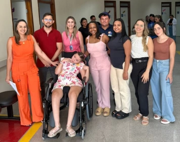 Governo da Paraíba fortalece assistência à pessoa com deficiência com entrega de cadeiras de rodas no Sertão