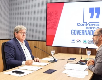 João Azevêdo anunciando abertura de licitação