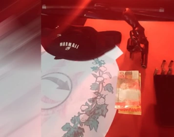 Arma e munições apreendidas em ação da PM