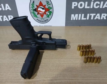 Arma e munições apreendidas em ação da PM