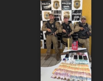 Apreensão de drogas, arma e dinheiro em Catolé do Rocha