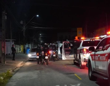 Prisão de três pessoas e apreensão de uma submetralhadora
